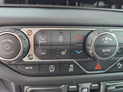 New 2026 Jeep Wrangler Unlimited Sahara w/ Safety Group AWD/4WD image 19