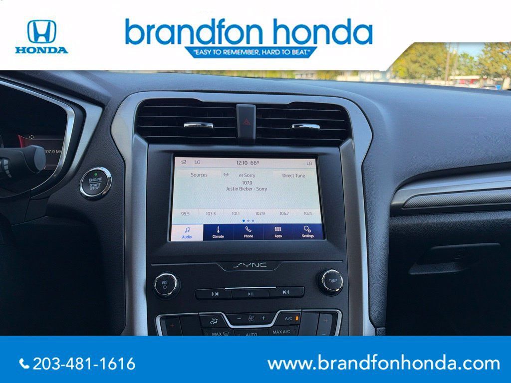Used 2020 Ford Fusion SE FWD image 19