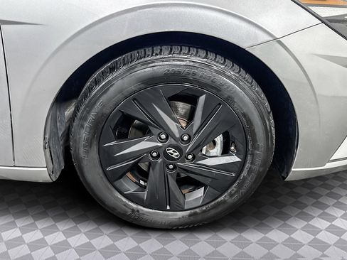 Used 2021 Hyundai Elantra SEL image 32