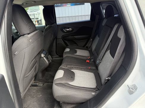 Used 2014 Jeep Cherokee Sport FWD image 9