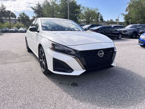 Used 2024 Nissan Altima 2.5 SR FWD image 8