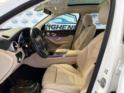 Used 2020 Mercedes-Benz GLC 300 4MATIC w/ Premium Package image 18