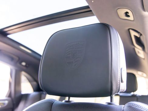 Certified 2024 Porsche Macan image 29