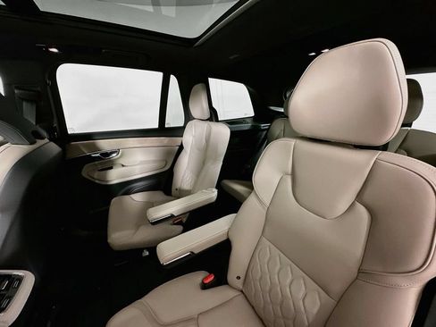 Used 2026 Volvo XC90 B5 Plus w/ Protection Package Premier AWD/4WD image 17