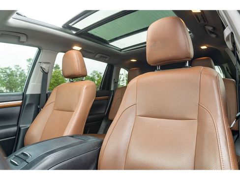 Used 2017 Toyota Highlander Limited Platinum AWD/4WD image 13