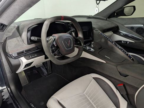 Used 2023 Chevrolet Corvette Stingray Premium Conv w/ Z51 Performance Package RWD image 4