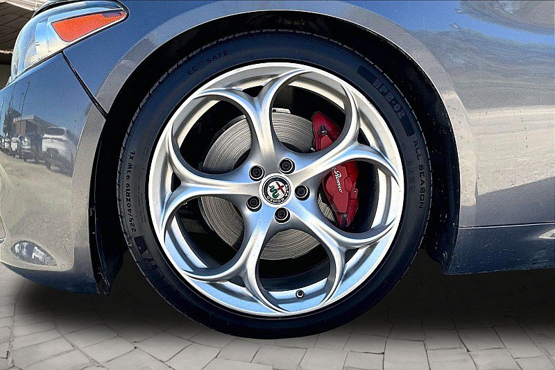 Used 2018 Alfa Romeo Giulia Ti Sport w/ Quick Order Package 22U Sport RWD image 7