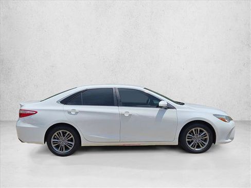 Used 2017 Toyota Camry SE FWD image 4