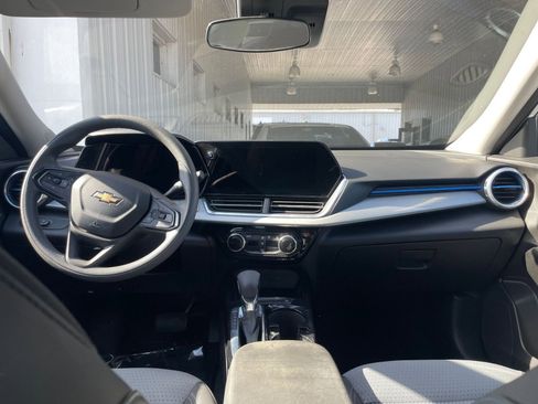 Used 2025 Chevrolet Trax LT image 18
