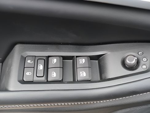 New 2026 Jeep Grand Cherokee Altitude AWD/4WD image 17
