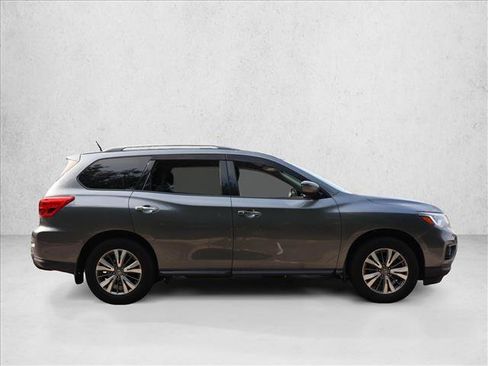 Used 2018 Nissan Pathfinder SV AWD/4WD image 4