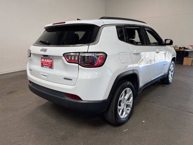 Used 2024 Jeep Compass Latitude AWD/4WD image 5