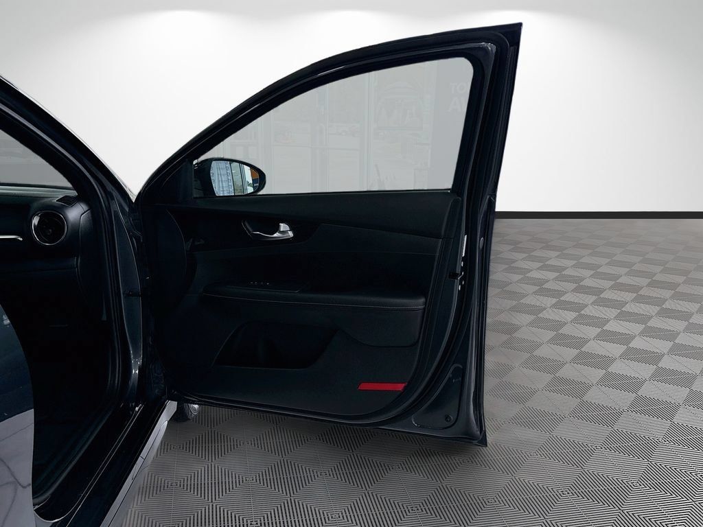 Used 2021 Kia Forte GT-Line FWD image 28