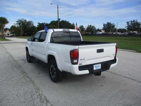 Used 2023 Toyota Tacoma SR5 w/ Technology Package AWD/4WD image 5