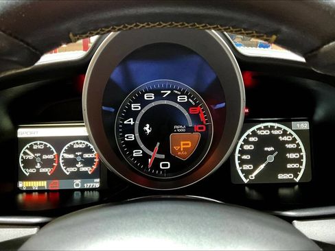 Used 2013 Ferrari 458 Italia Coupe RWD image 13