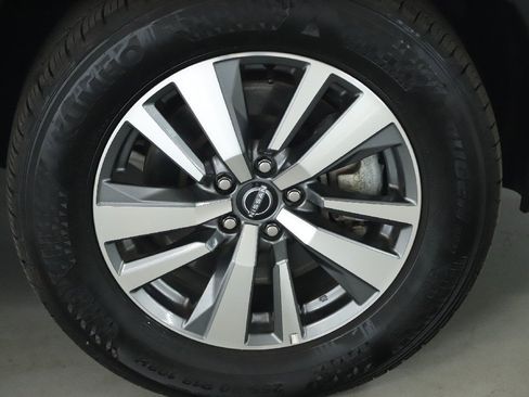 Certified 2025 Nissan Pathfinder SL image 10