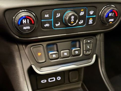 Used 2020 GMC Terrain SLE w/ Driver Convenience Package image 15