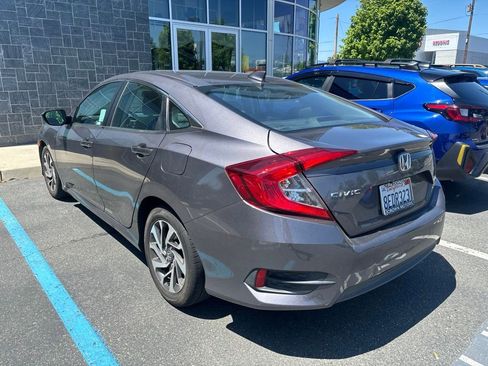 Used 2018 Honda Civic EX image 3