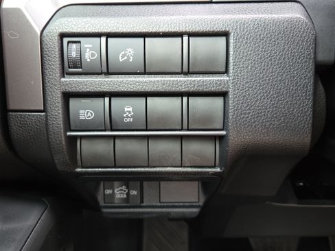 Certified 2025 Toyota Tacoma TRD Off-Road AWD/4WD image 21