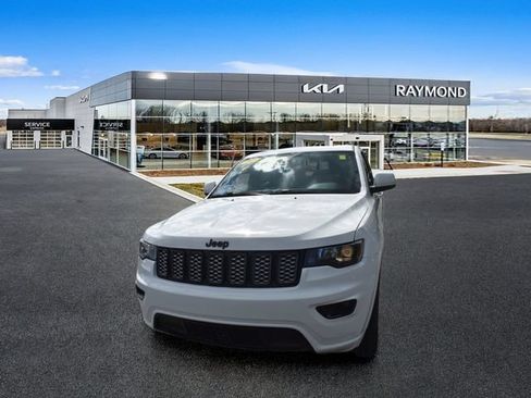 Used 2020 Jeep Grand Cherokee Altitude AWD/4WD image 8