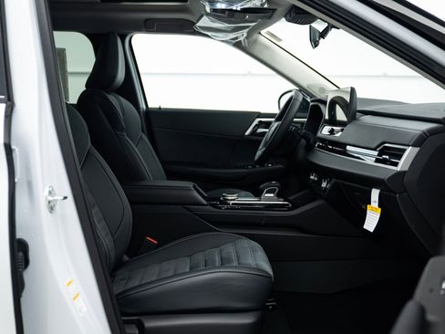 Used 2025 Mitsubishi Outlander Trail Edition image 12