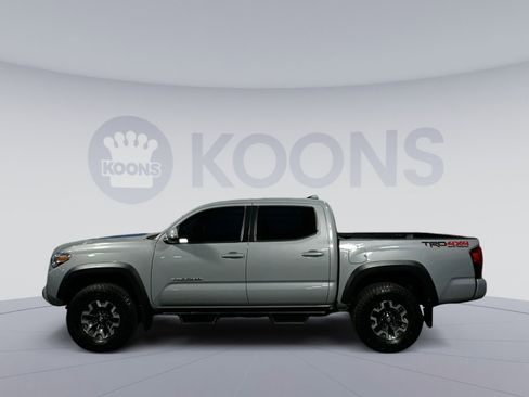 Used 2018 Toyota Tacoma SR image 2