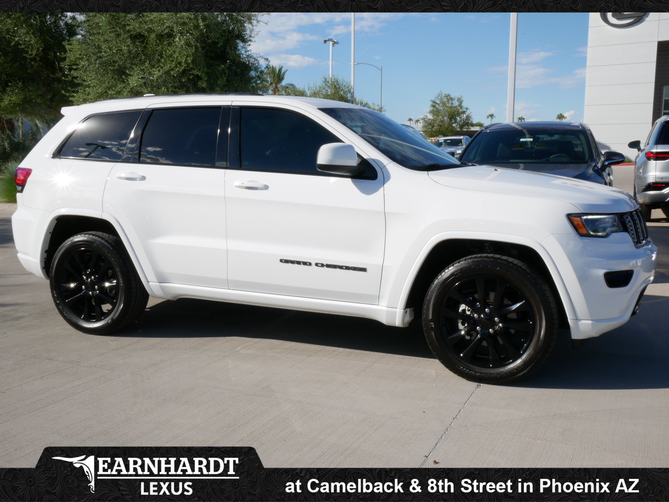 Used 2020 Jeep Grand Cherokee Altitude AWD/4WD image 13