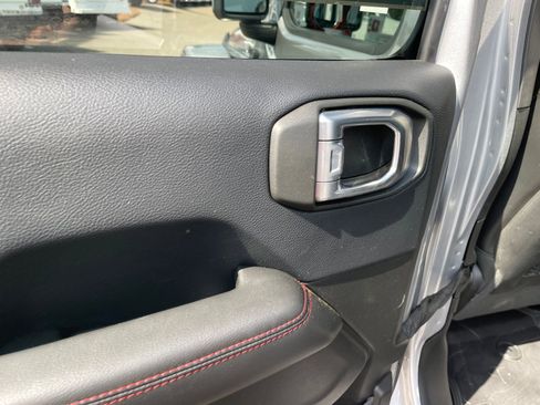 Used 2018 Jeep Wrangler Unlimited Rubicon w/ Dual Top Group AWD/4WD image 21