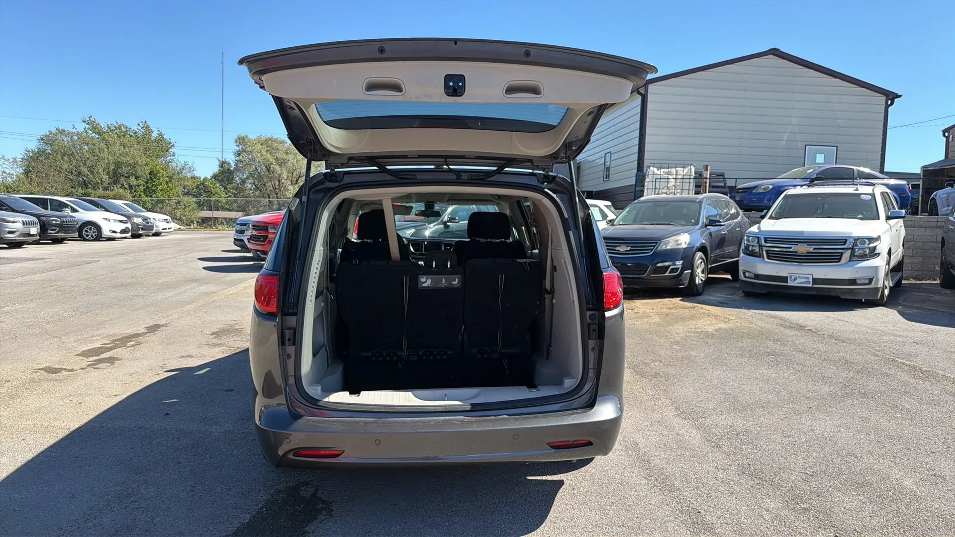 Used 2018 Chrysler Pacifica LX w/ Tire & Wheel Group FWD image 31