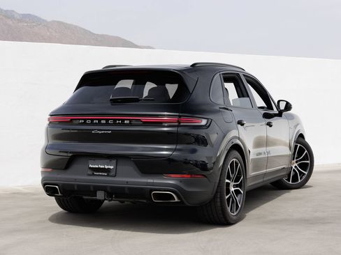 Certified 2025 Porsche Cayenne E-Hybrid AWD/4WD image 7