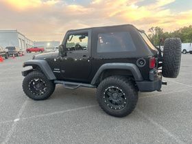 Used 2017 Jeep Wrangler Sport w/ Quick Order Package 24S AWD/4WD image 4