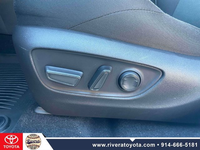 Used 2024 Toyota Venza LE AWD/4WD image 19