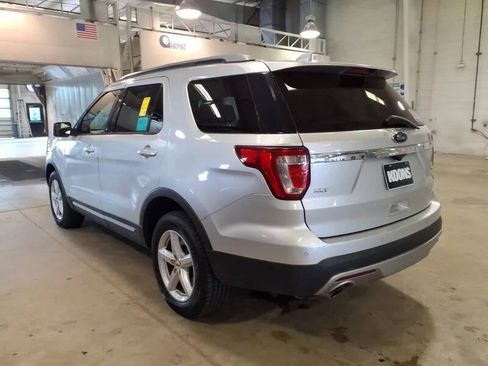 Used 2016 Ford Explorer XLT w/ Equipment Group 202A AWD/4WD image 2