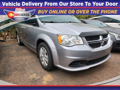 Used 2018 Dodge Grand Caravan SE w/ UConnect Hands-Free Group