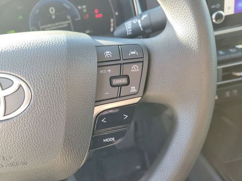 Used 2025 Toyota Camry LE image 31