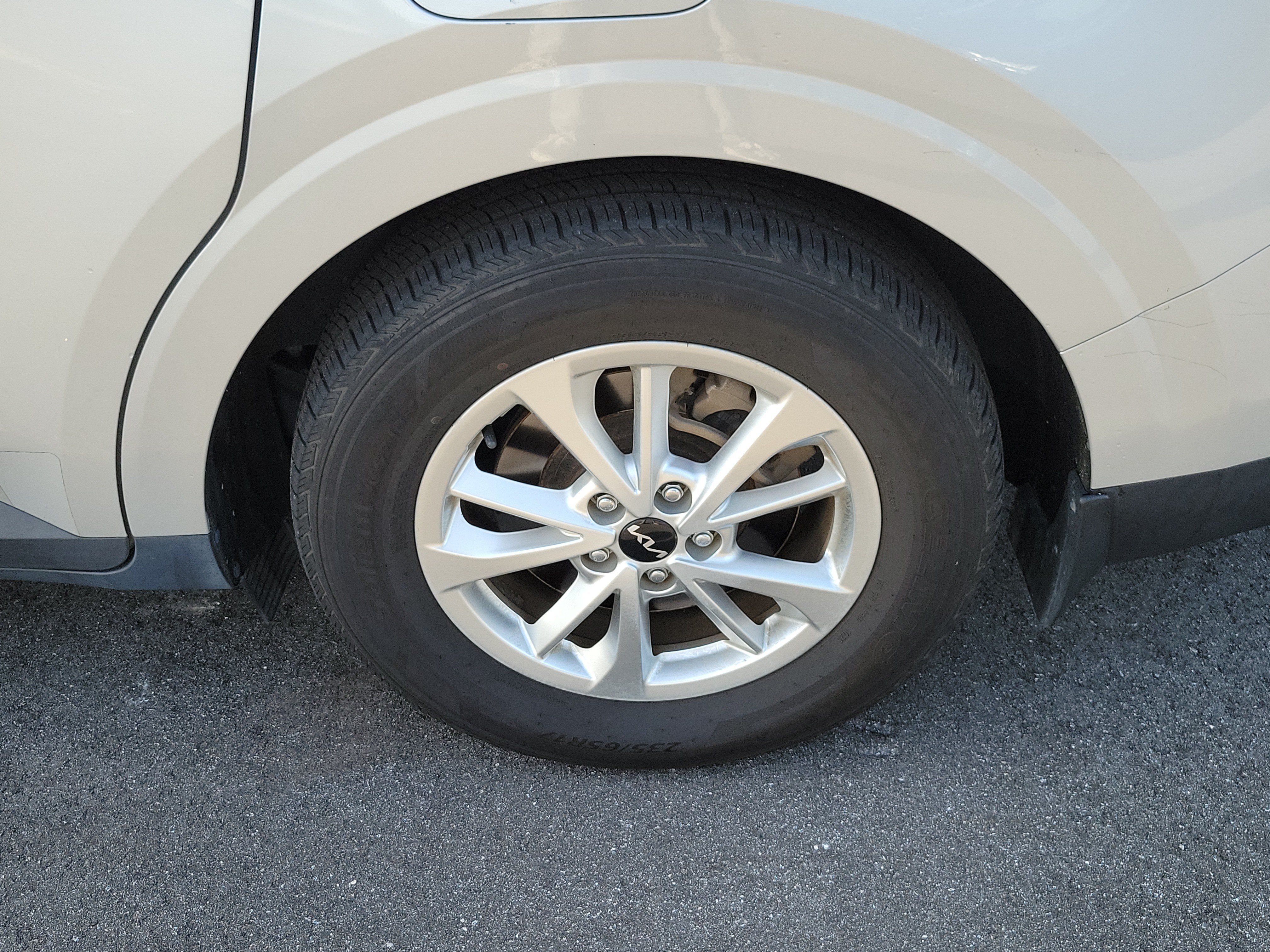 Used 2022 Kia Carnival LX FWD image 39
