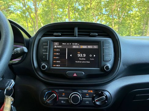 Used 2025 Kia Soul LX w/ LX Technology Package FWD image 17