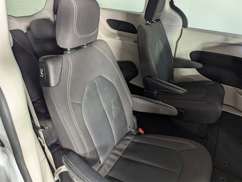 Used 2023 Chrysler Voyager LX image 22