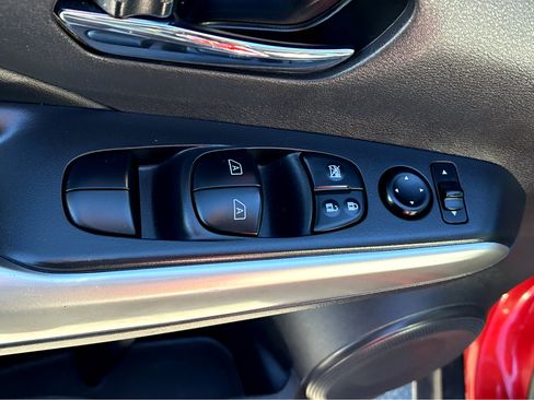 Used 2020 Nissan Kicks SR w/ SR Premium Package image 17