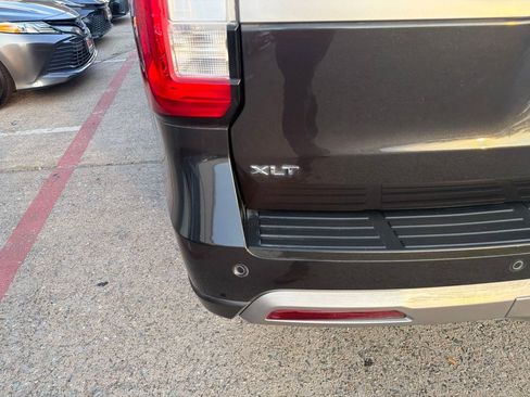 Used 2022 Ford Expedition XLT AWD/4WD image 5