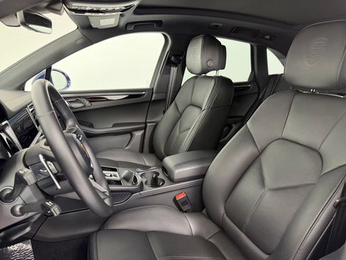 Certified 2026 Porsche Macan AWD/4WD image 5