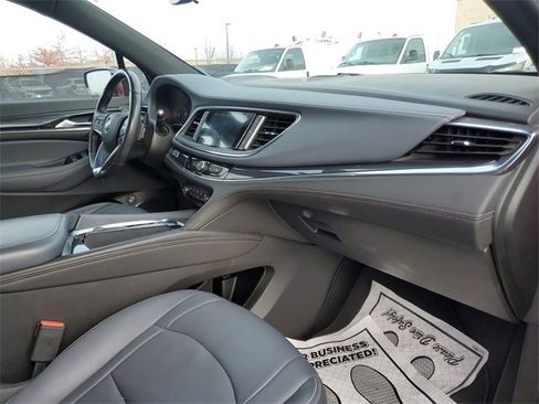 Used 2024 Buick Enclave Premium image 28