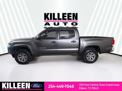 Used 2017 Toyota Tacoma SR5 w/ Tow Package AWD/4WD image 4