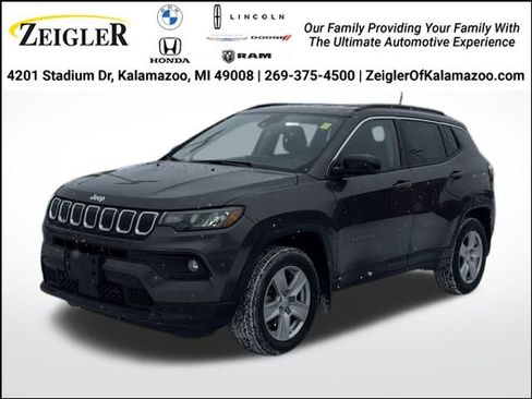 Used 2022 Jeep Compass Latitude image 1