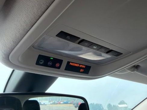 Used 2018 Chevrolet Cruze LT w/ Convenience Package FWD image 17