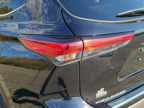 Used 2023 Toyota Highlander Platinum AWD/4WD image 11