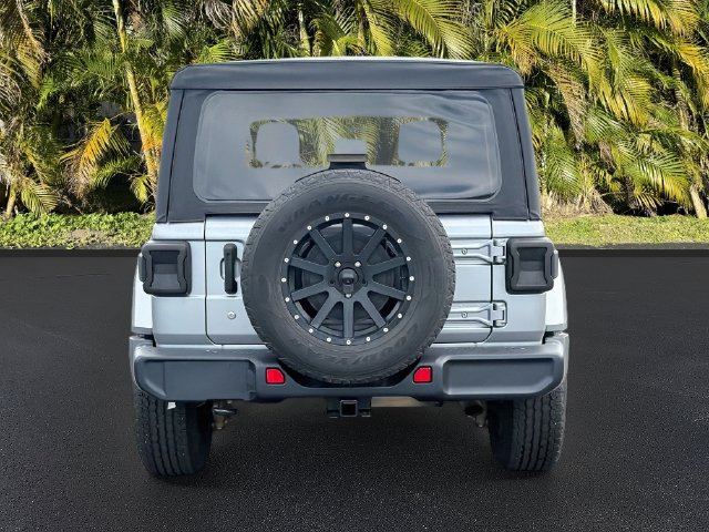 Used 2018 Jeep Wrangler Unlimited Sahara AWD/4WD image 6