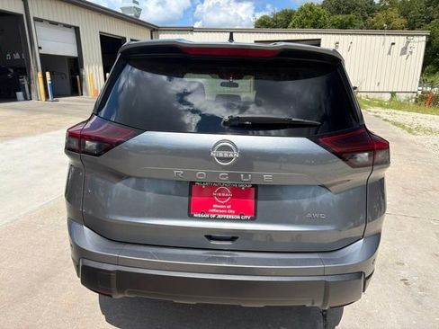 Used 2024 Nissan Rogue S AWD/4WD image 4
