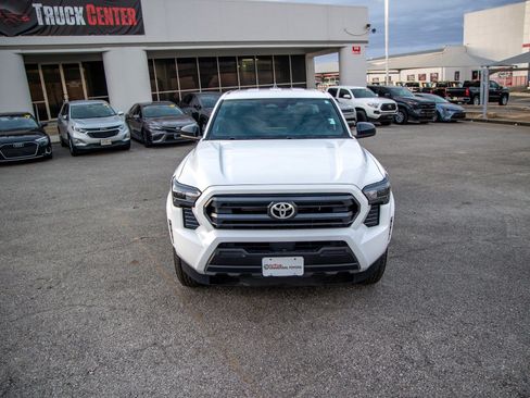 Used 2024 Toyota Tacoma SR image 4