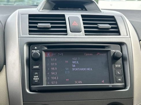 Used 2013 Toyota Corolla LE FWD image 38